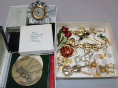 A group of assorted costume jewellery.