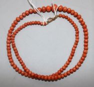 A single strand graduated coral bead necklace, 48cm.