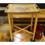 A Toleware occasional table and two jardinieres, H.53cm