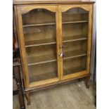 An oak bookcase, W.104cm