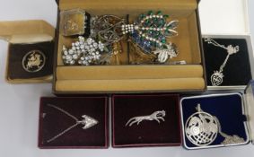 A quantity of assorted silver and costume jewellery.