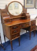 An Edwardian mahogany dressing table, with raised mirrored back W.135cm