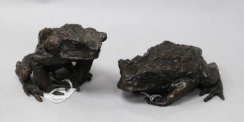 Desmond Fountain (Bermudan, b. 1946). Two bronze models of toads, both signed