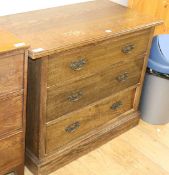 An oak chest of drawers W.99cm