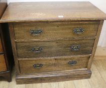 An oak chest of drawers W.99cm