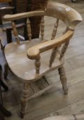 An oak smoker's bow chair