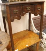 An oak lowboy, W.68cm