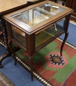 An Edwardian satinwood-banded mahogany two-tier display table on cabriole legs, W.64cm