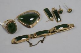 A suite of 9ct gold and jade jewellery, comprising bracelet, ring and two pairs of earrings and a