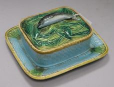 A George Jones majolica sardine dish, cover and integral stand