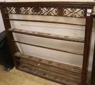 A George III oak plate rack, W.133cm