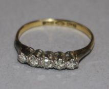 An 18ct gold and graduated five stone diamond ring, size M.