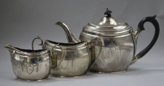 An Edwardian 18th century design silver three piece tea set by Edward Barnard & Sons Ltd, London,