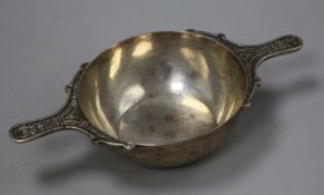 A Victorian silver quaich, London 1895, Holland, Aldwinckle & Slater, 7.5oz approx