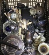 A mixed quantity of plated wares