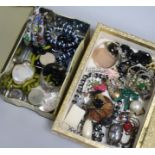 A quantity of assorted costume jewellery.