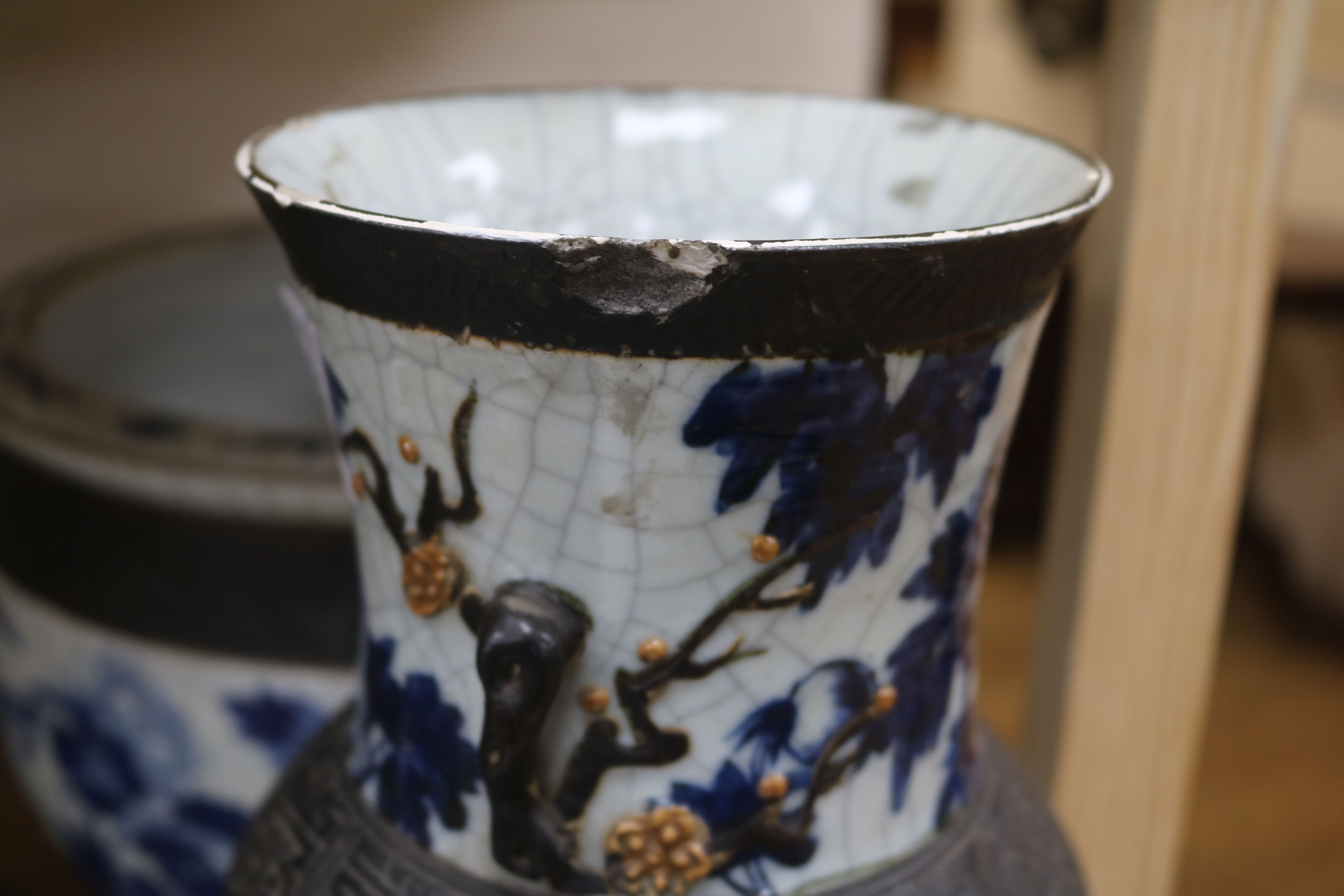 A Chinese blue and white crackleglaze jardiniere and two vases - Image 7 of 13