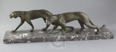 M. Font. An Art Deco bronzed spelter and marble group of two panthers, signed on the plinth, 27.5cm