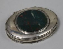 A late 18th/early 19th century silver oval snuff box, the lid inset with bloodstone panel, maker's