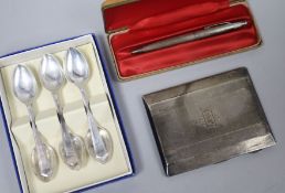 An Art Deco silver cigarette case, a set of six silver coffee spoons and a cased pen.