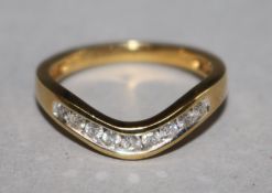 An 18ct gold and diamond set herringbone shaped ring, size L.