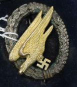 A boxed German paratroopers badge, maker C E Junker Berline