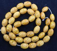 A single strand amber bead necklace, gross 85 grams, 76cm.