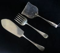 A pair of George V silver Old English pattern fish servers and a pair of silver serving tongs.