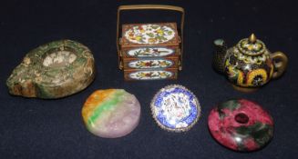 Various Chinese miniature items and a brooch