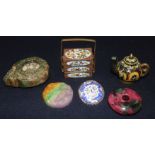 Various Chinese miniature items and a brooch