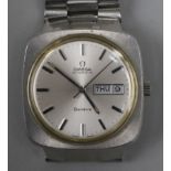 A gentleman's stainless steel Omega automatic wrist watch with day/date aperture.