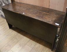 Oak coffer W.142cm