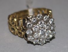An 18ct gold and diamond cluster ring, size O.