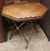 An Edwardian octagonal walnut centre table W.73cm