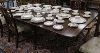 A Victorian mahogany extending dining table, W.132cm with 2 leaves