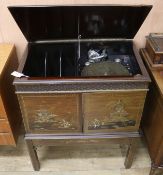An early 20th century 78rpm wind-up gramophone player in chinoiserie-decorated cabinet, W. H.
