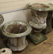 A pair of Campana type urns H.95cm