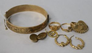 Four 9ct gold rings, a pair of cufflinks, a charm, a pair of earrings and a rolled gold bangle.