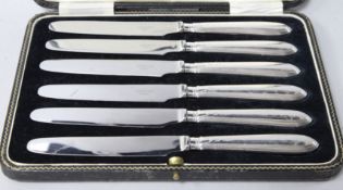 A cased set of six George V silver handled dessert knives.