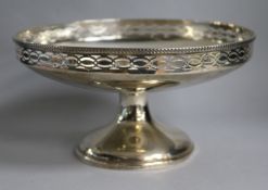A George V silver pedestal bowl, maker Mappin & Webb, Sheffield 1923, 10ozs.
