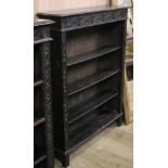 Two similar Edwardian carved oak open bookcases, W.91cm