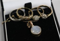 Four 9ct gold rings and a 9ct gold moonstone pendant