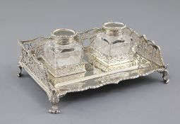 A Victorian silver inkstand, by The Barnards, London, 1890, 19cm, 12.5 oz.