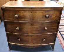 A Regency bowfront chest of drawers 88cm