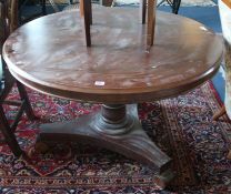 A Victorian mahogany centre table 87cm