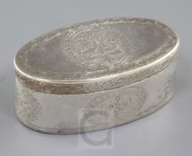 A late 18th century continental silver oval snuff box, with floral engraving, unmarked, 88mm.