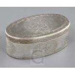 A late 18th century continental silver oval snuff box, with floral engraving, unmarked, 88mm.