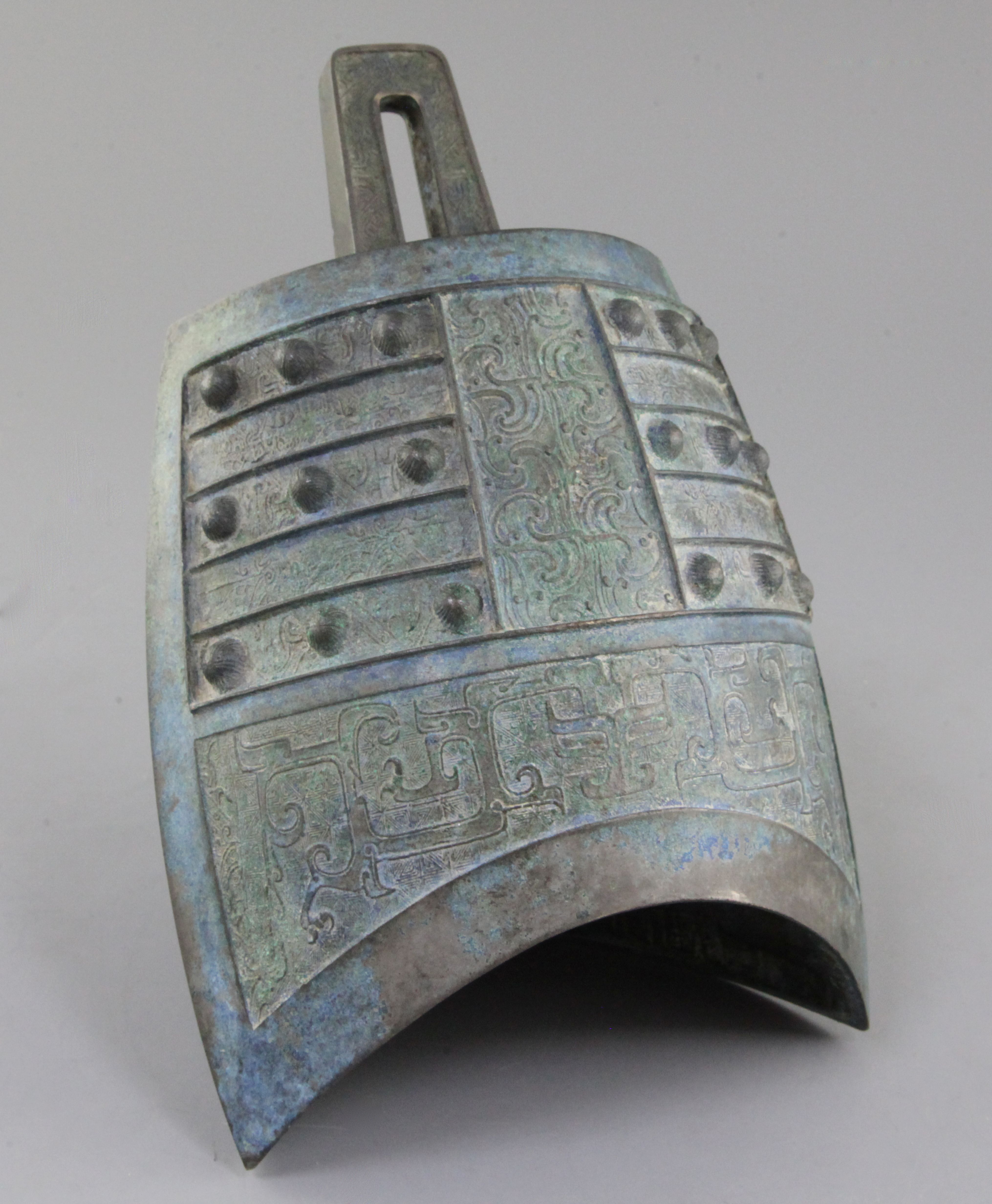 A Chinese archaic bronze bell, Niu Zhong, Eastern Zhou dynasty/Spring & Autumn period, 8th-5th
