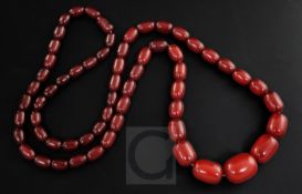 A single strand graduated simulated cherry amber bead necklace, gros 87 grams, 92cm.