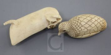 A Chinese ivory model of a quail and a gourd shaped ivory snuff bottle, 19th century, the quail with